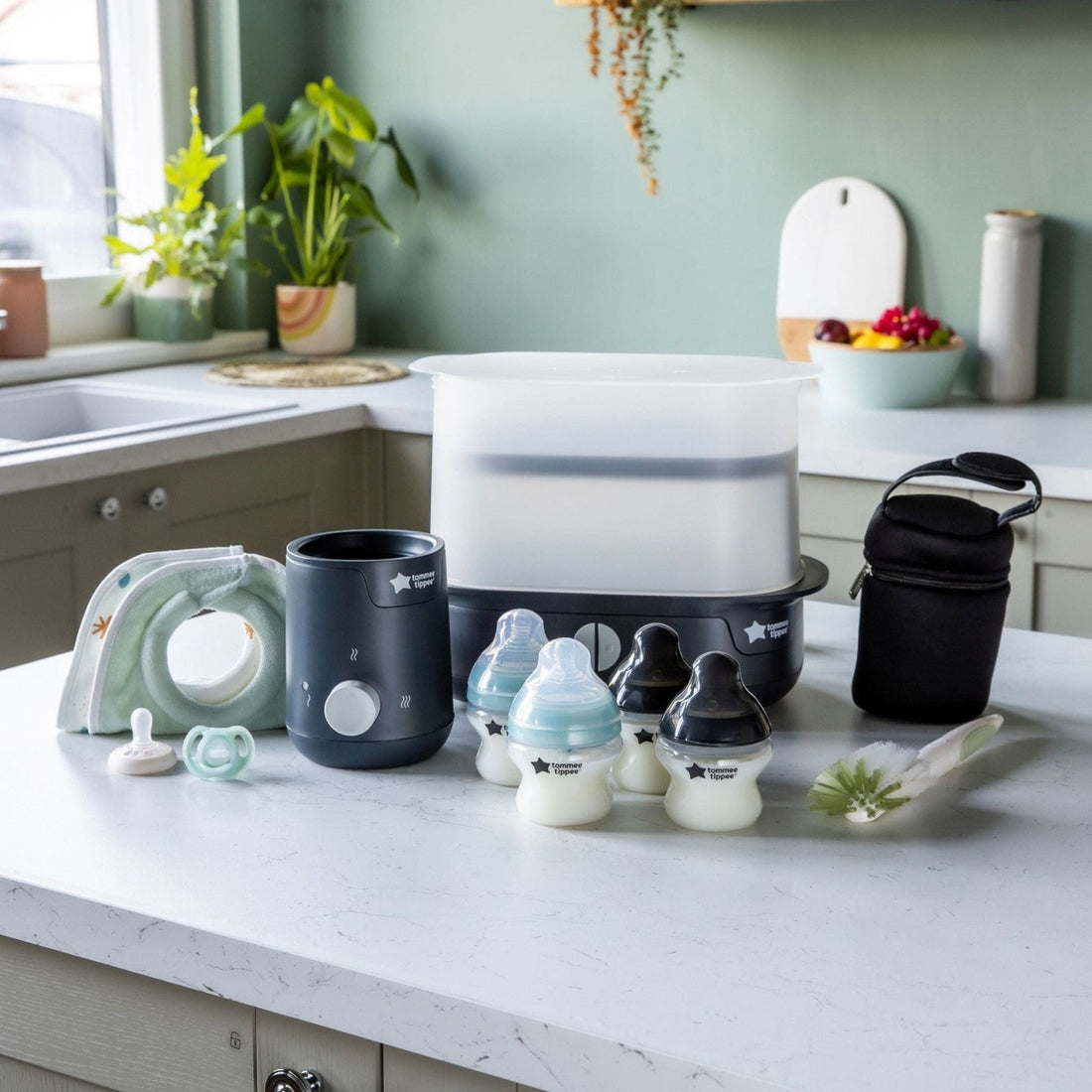 Tommee Tippee Complete Feeding Kit Black