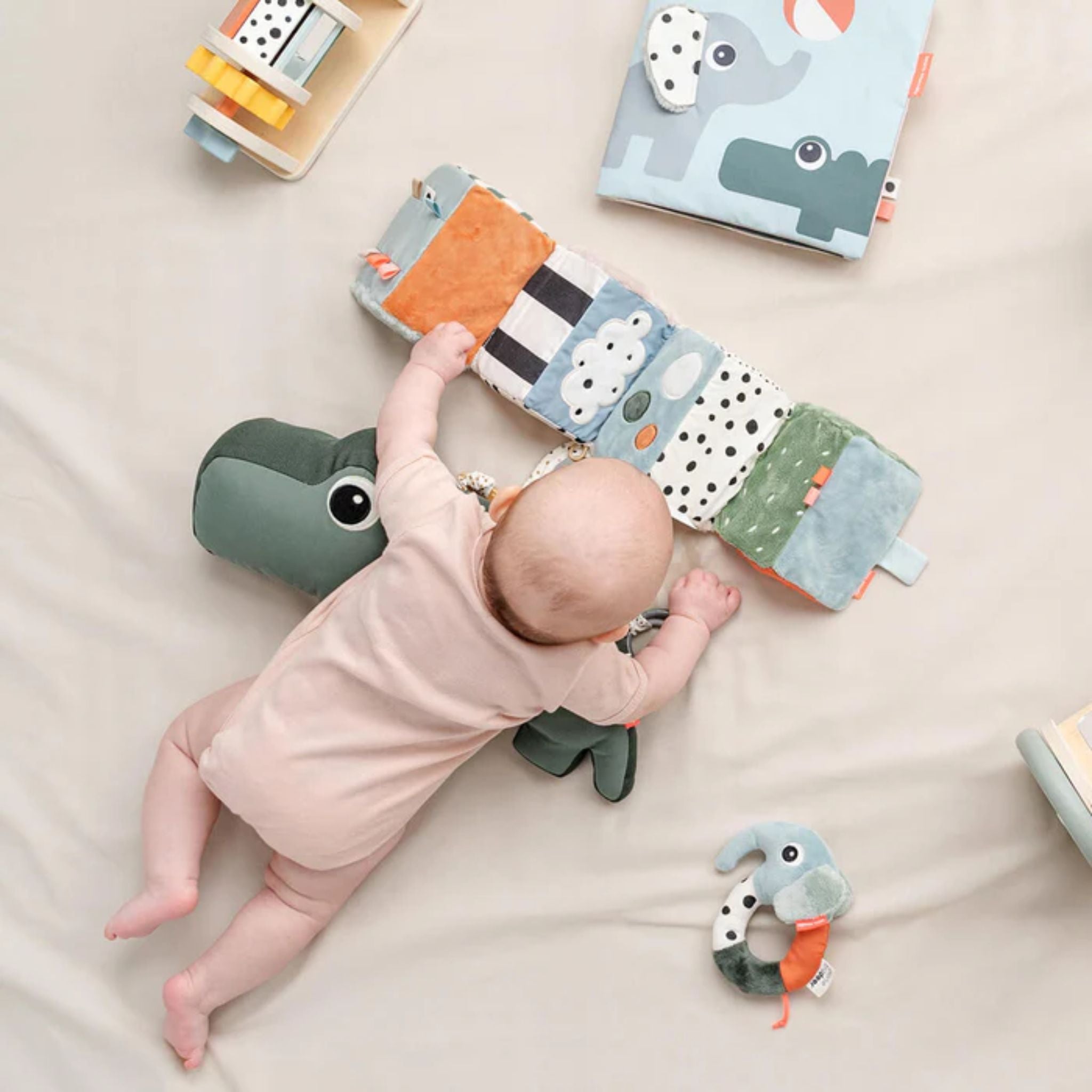 DonebyDeer Fold-Out Sensory Cube Deer Friends