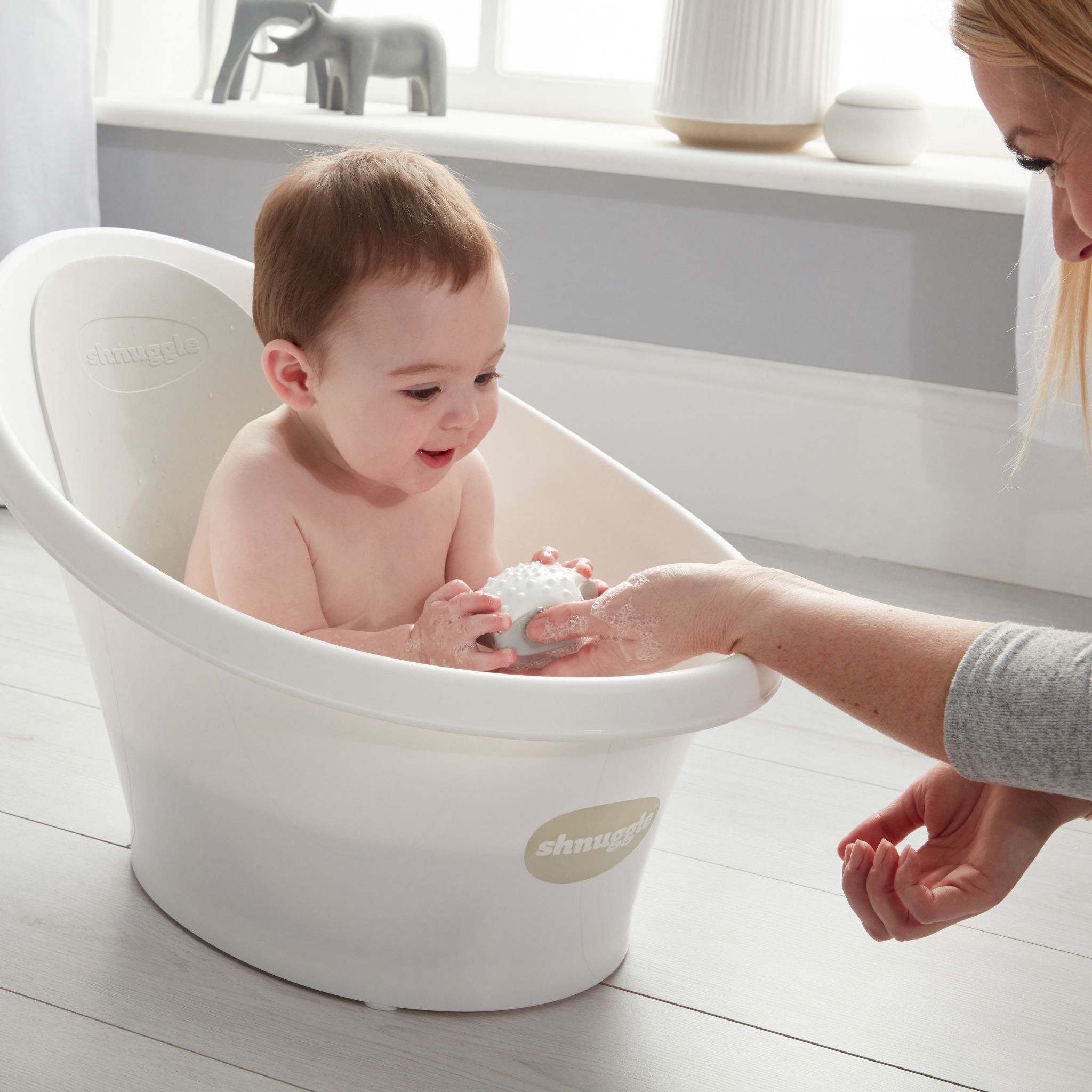 Shnuggle Baby Bath White with Grey LittleBe