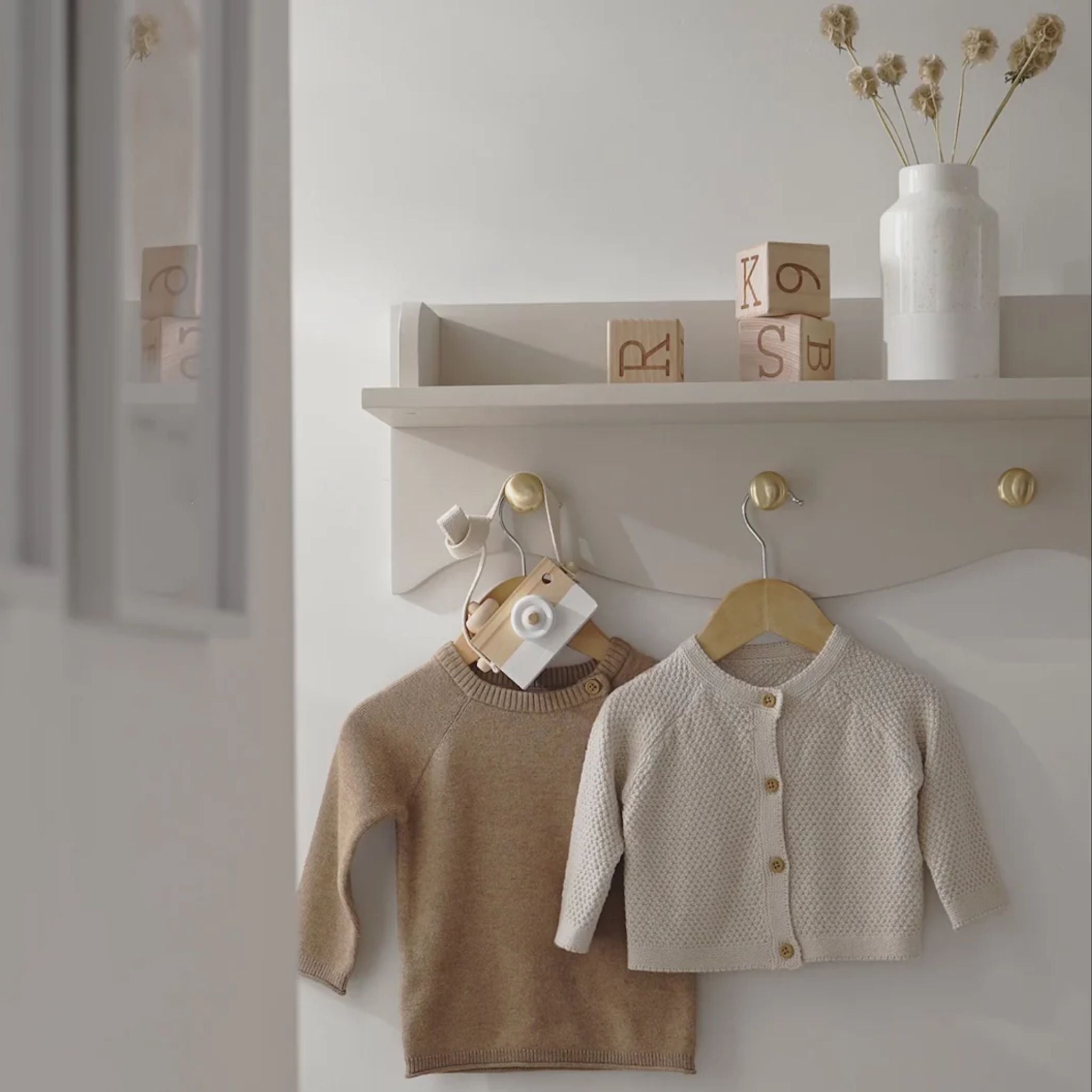 CuddleCo Clara Shelf - Cashmere