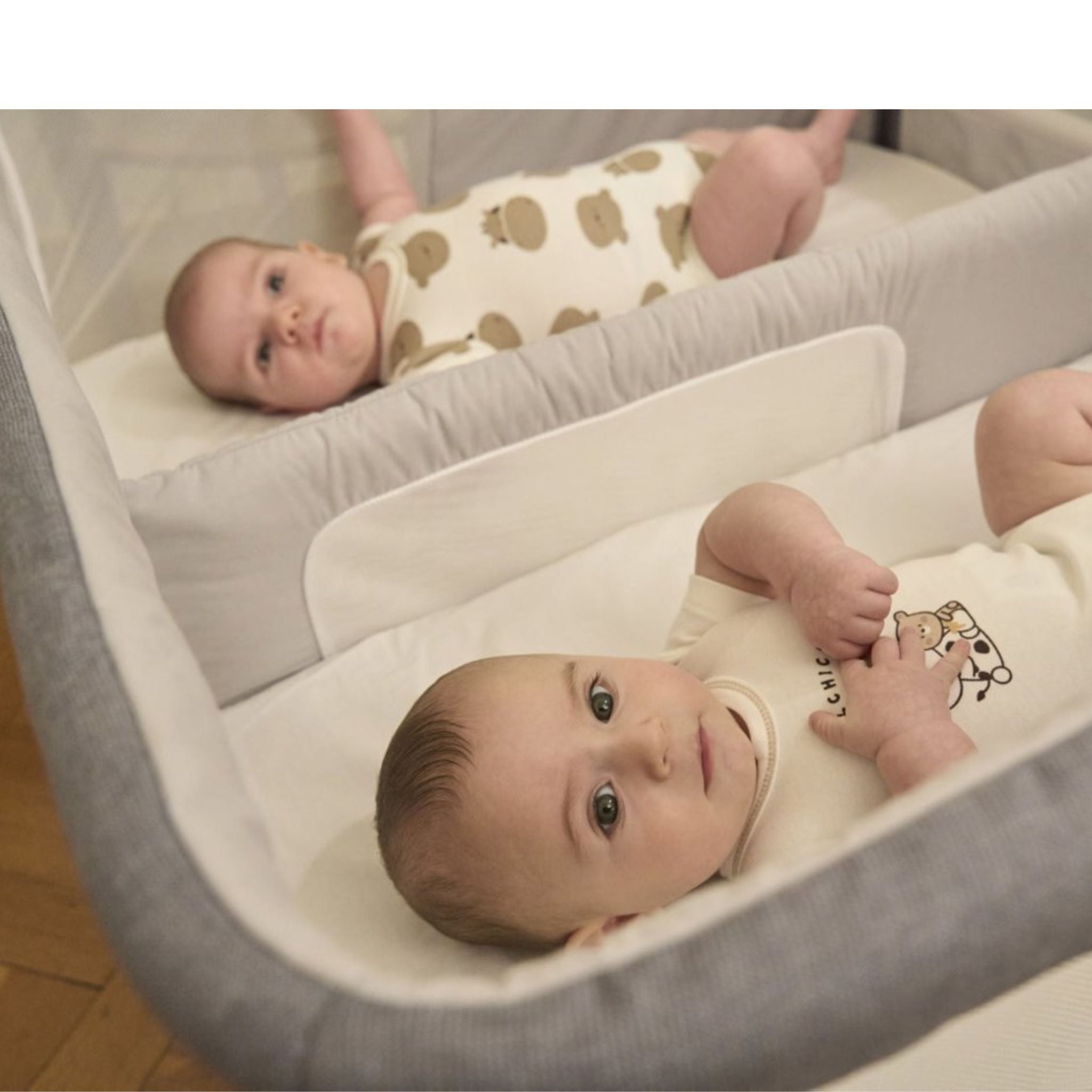 Chicco Next2Me 添い寝ベッド ベビーコット マットレス付き 美品 Chicco Next2Me Twin Bedside Crib Magnet Grey | LittleBe
