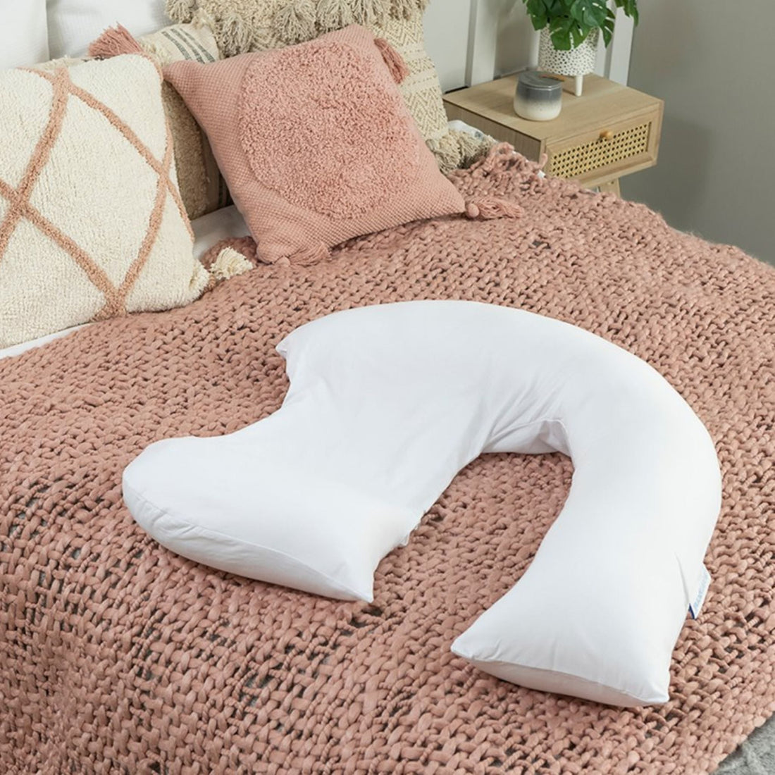 Dreamgenii Pregancy and Feeding Pillow - White