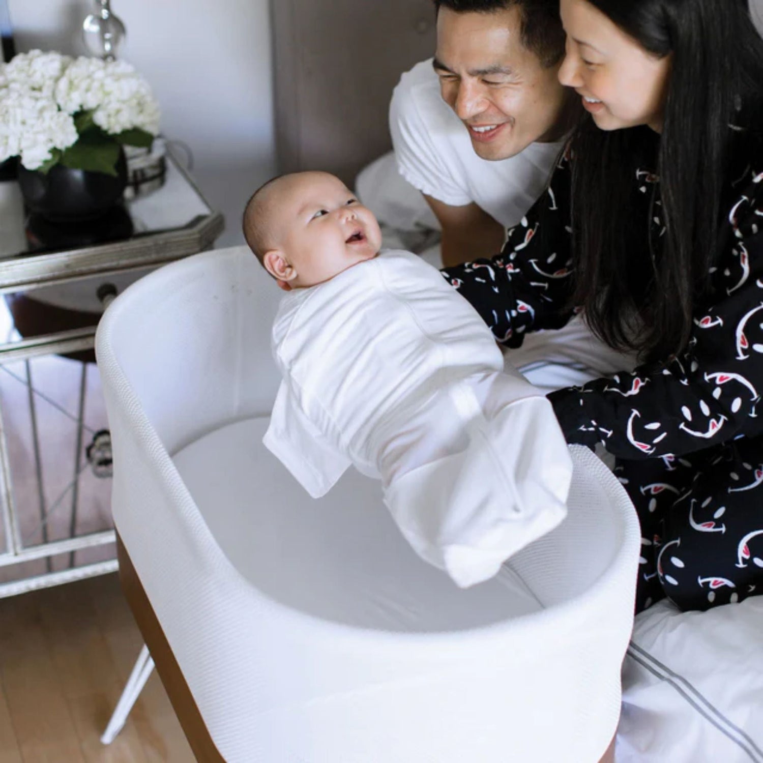 Happiest Baby SNOO Smart Sleeper White LittleBe - Main Image